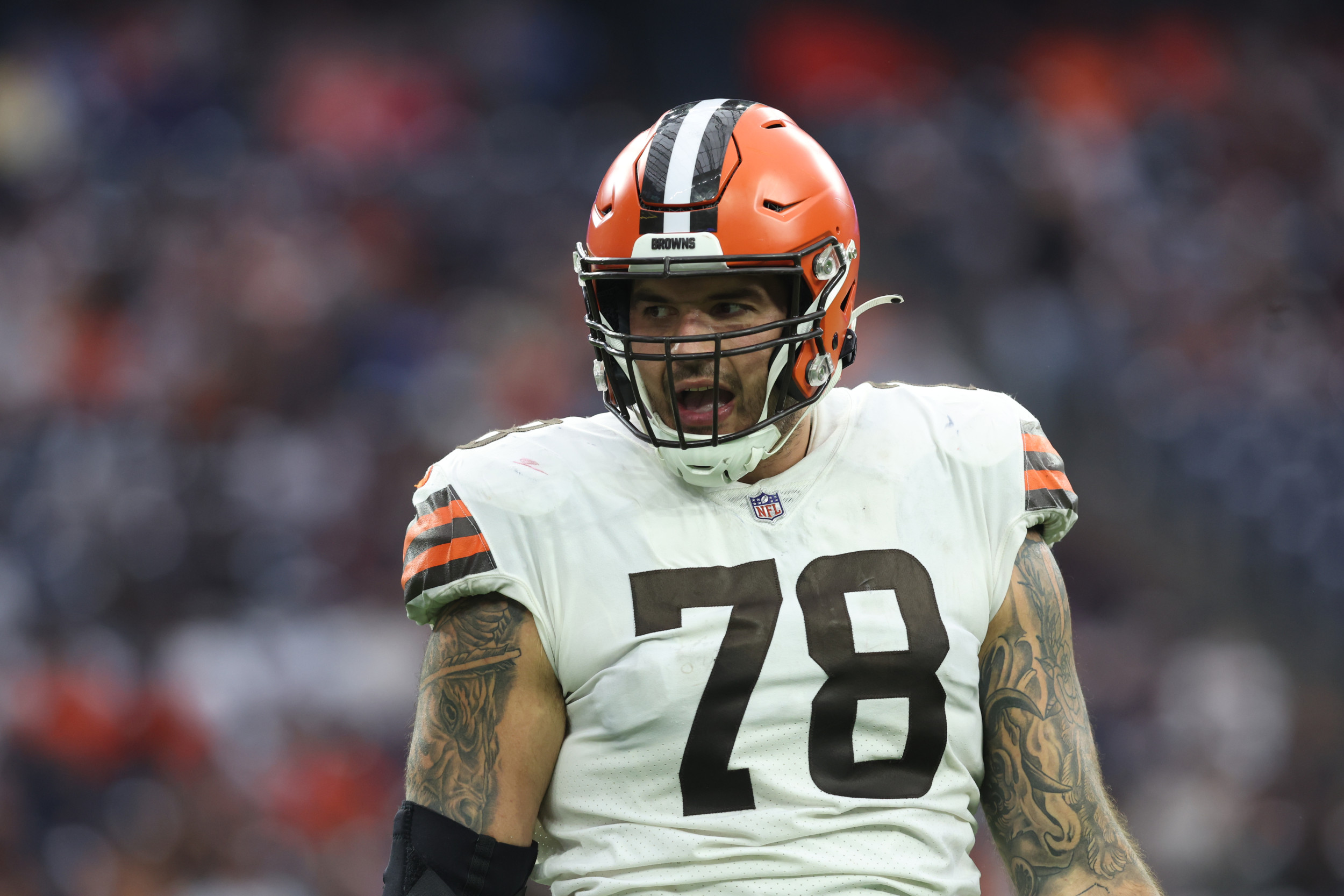 Browns’ Jack Conklin Exits Game With Apparent Eye Injury